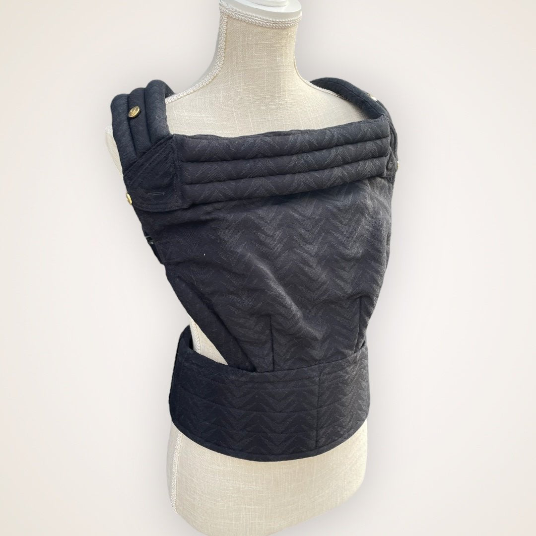 Hemp Artipoppe Zeitgeist in Zorro - Baby Carrier for Rent - Timber Stitches